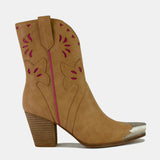 Stiefel mit Cut-out und Blumenstickerei